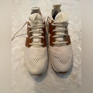 York woman, sneakers, size 7 1/2